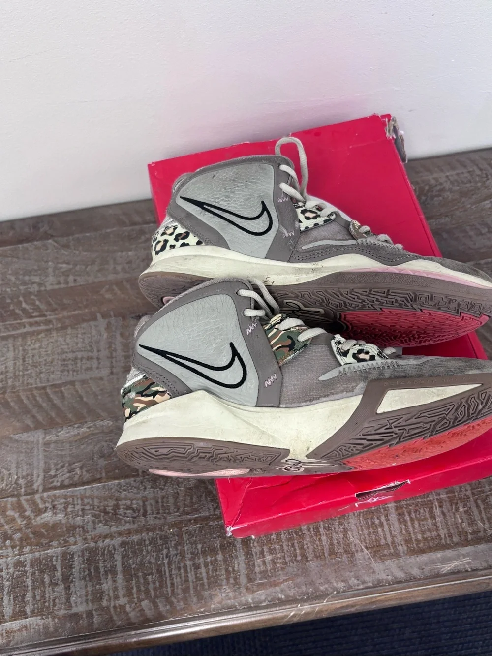 Nike color tan